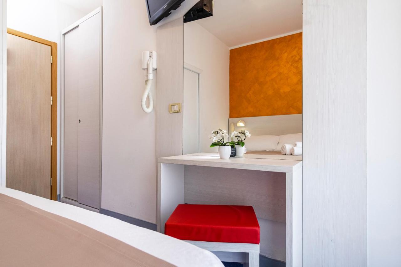 Hotel Tre Rose Riccione Exterior photo