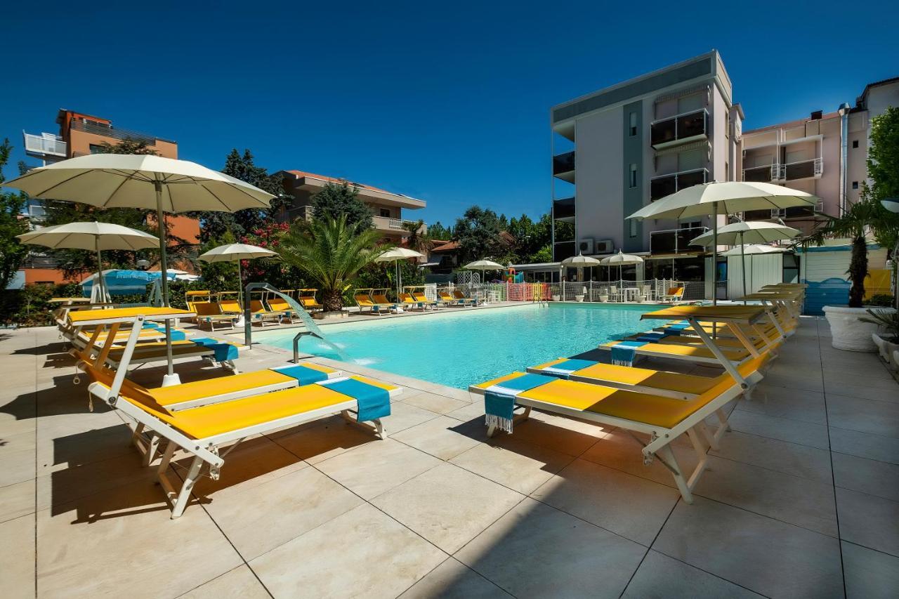 Hotel Tre Rose Riccione Exterior photo