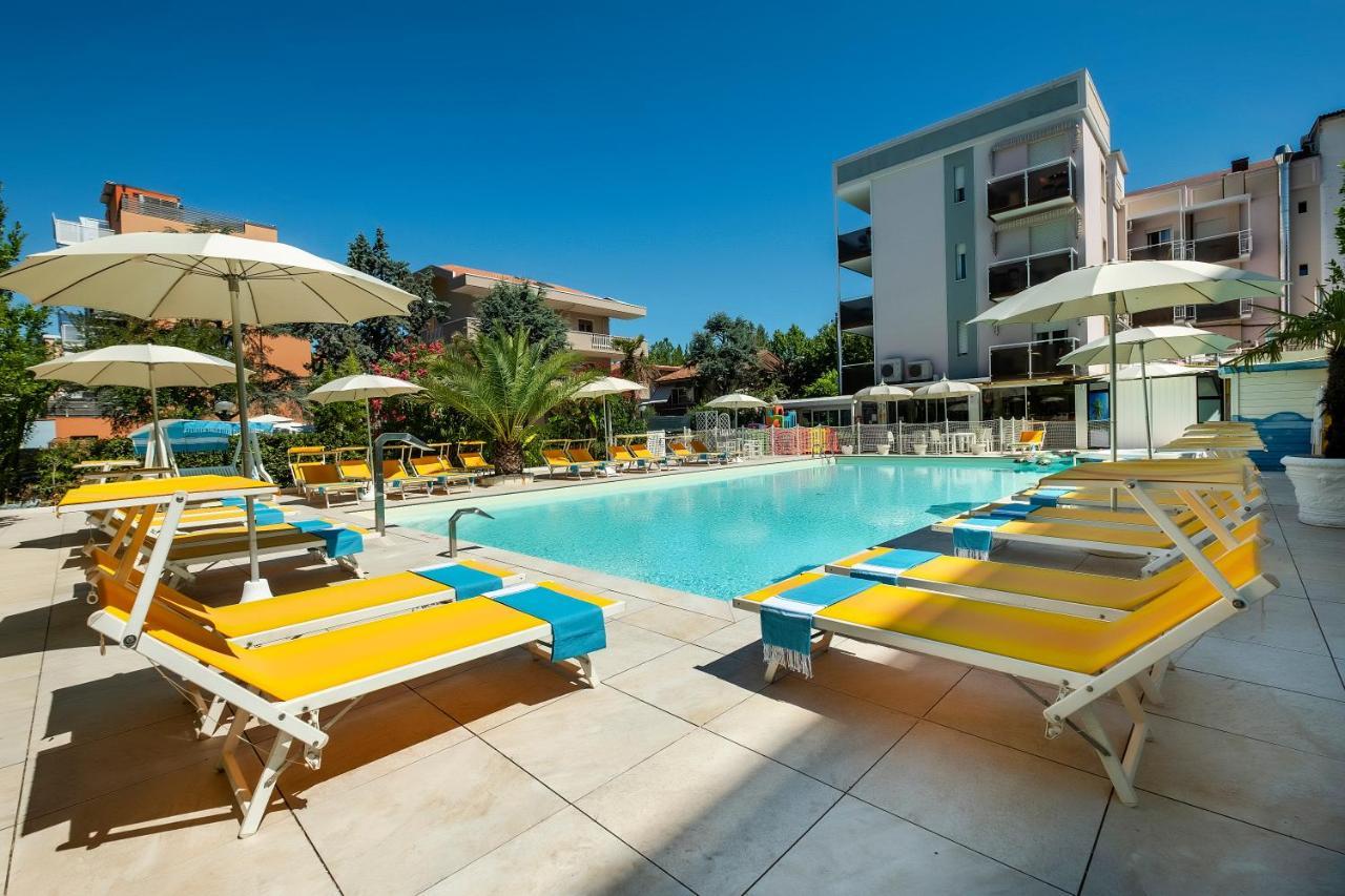 Hotel Tre Rose Riccione Exterior photo