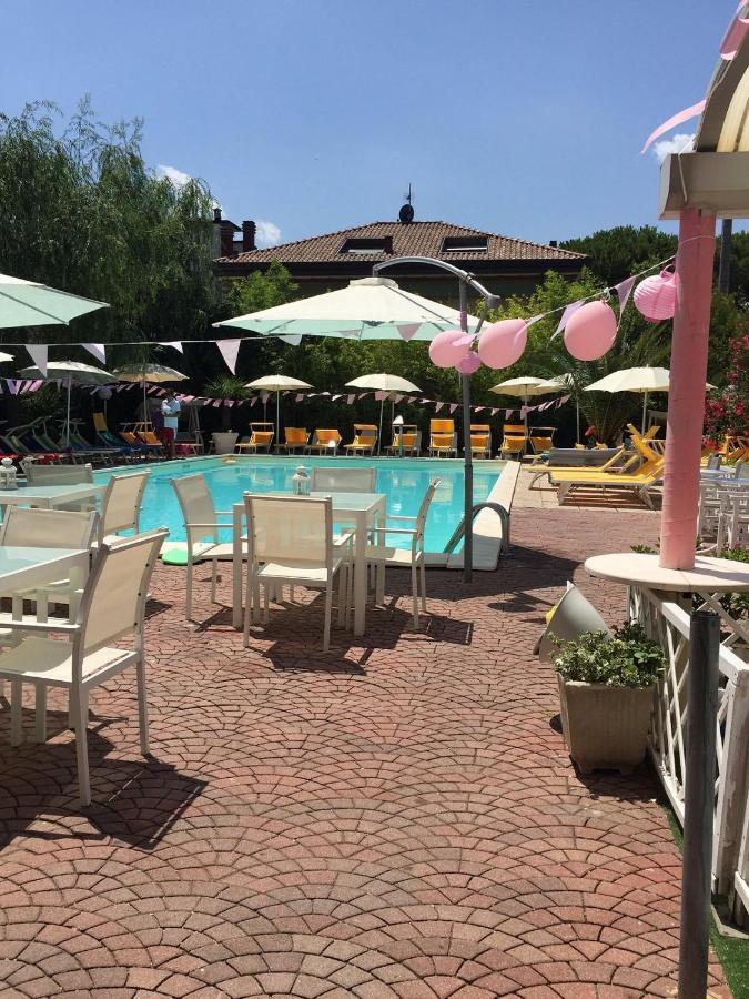 Hotel Tre Rose Riccione Exterior photo
