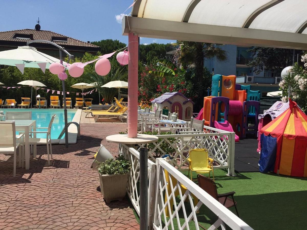 Hotel Tre Rose Riccione Exterior photo