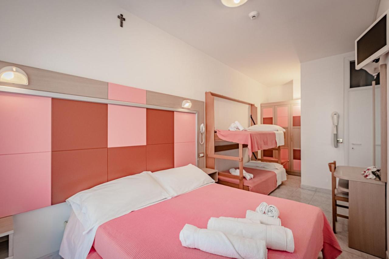 Hotel Tre Rose Riccione Exterior photo