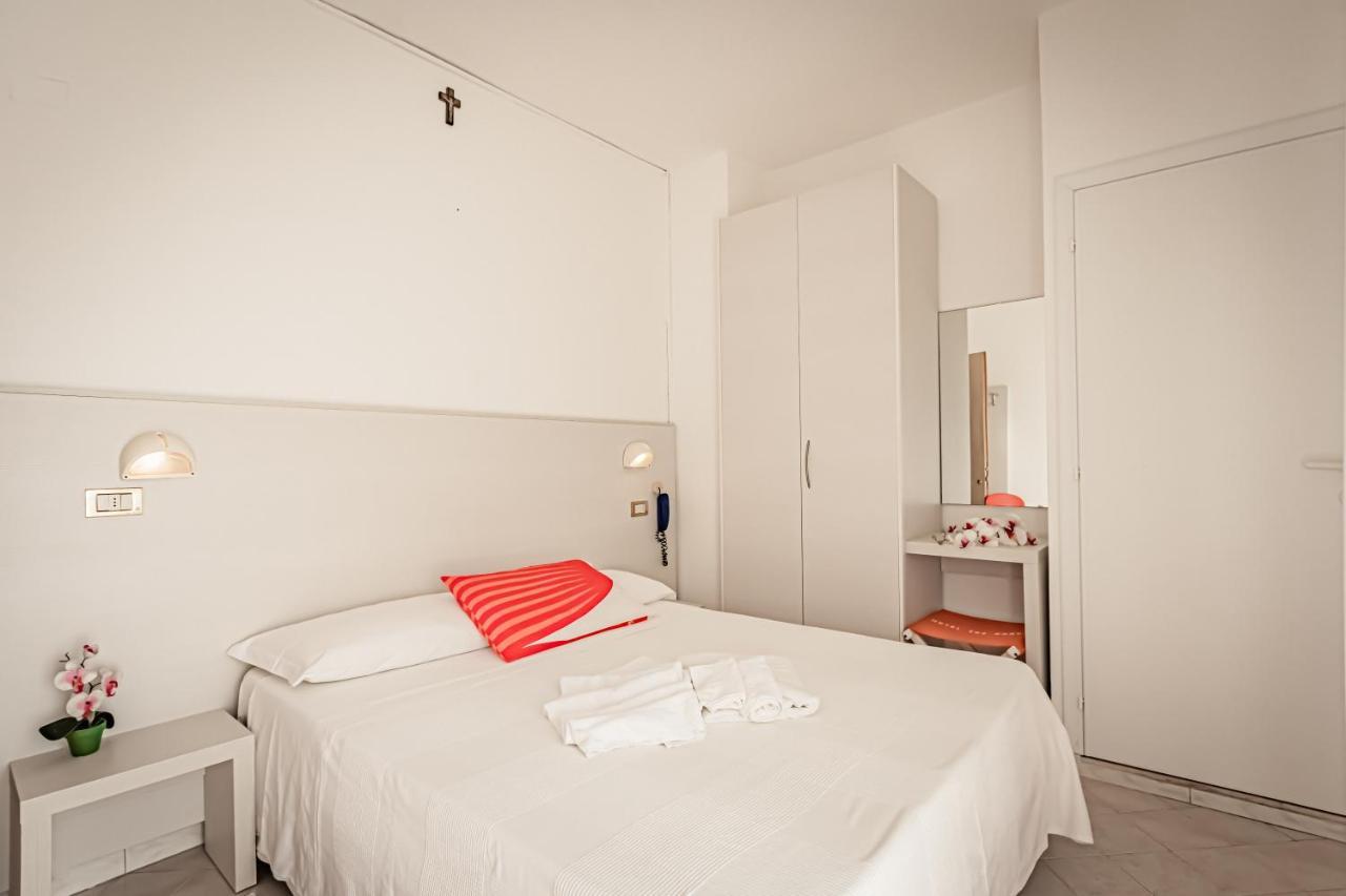 Hotel Tre Rose Riccione Exterior photo