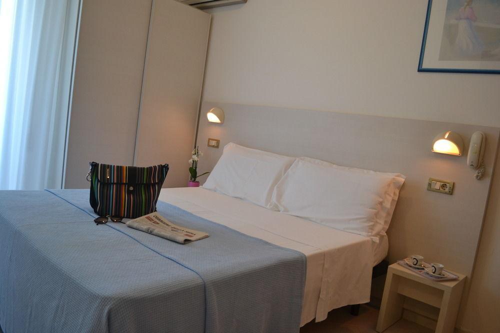 Hotel Tre Rose Riccione Exterior photo