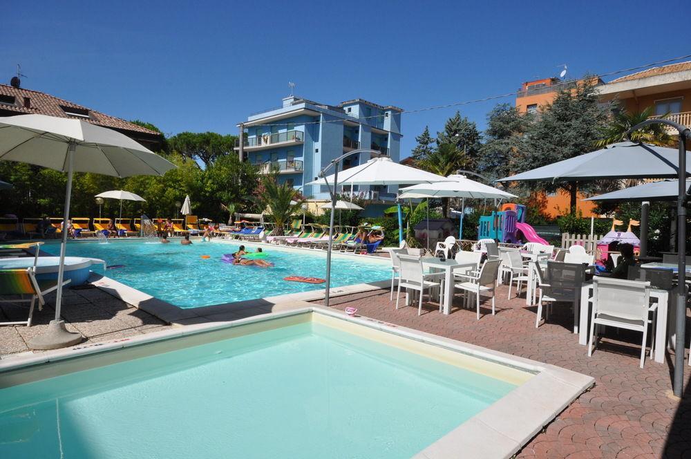 Hotel Tre Rose Riccione Exterior photo