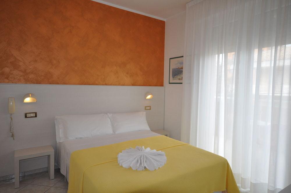Hotel Tre Rose Riccione Exterior photo