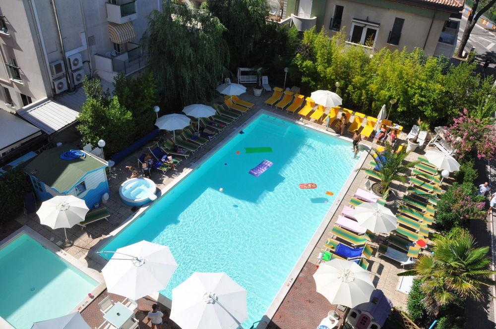 Hotel Tre Rose Riccione Exterior photo