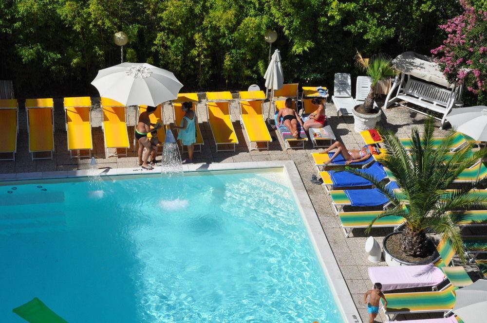 Hotel Tre Rose Riccione Exterior photo