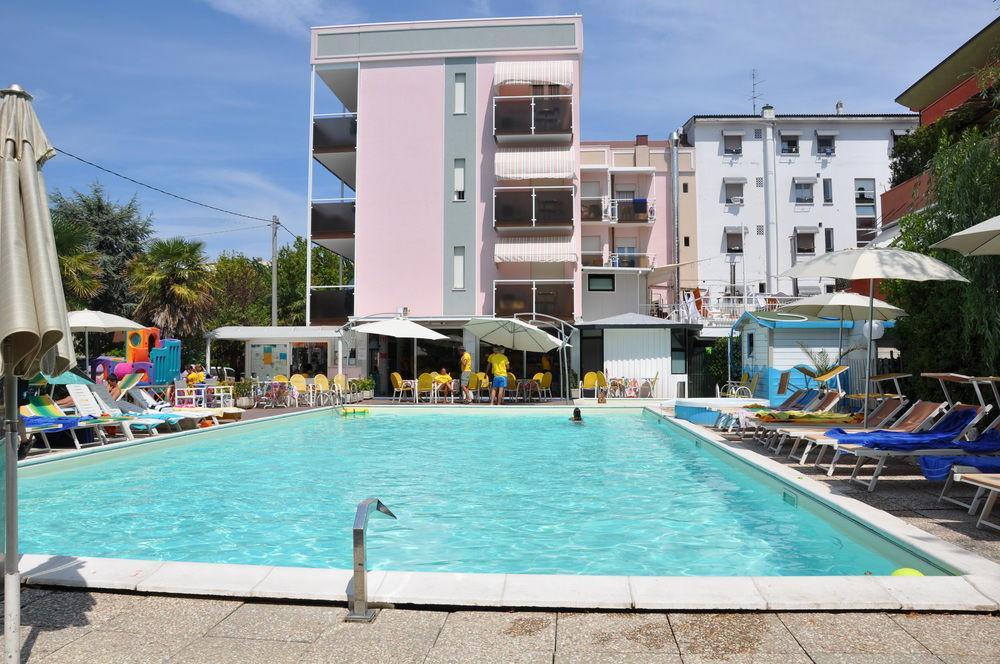 Hotel Tre Rose Riccione Exterior photo