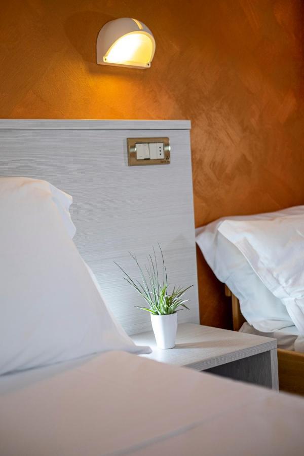 Hotel Tre Rose Riccione Exterior photo